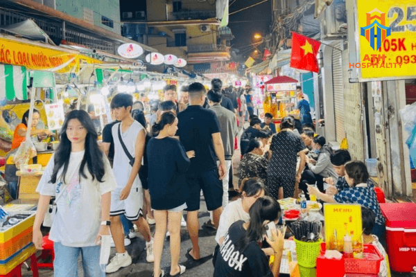 tour ẩm thực hẻm sâu Sài Gòn ban đêm 3 ho-thi-ky