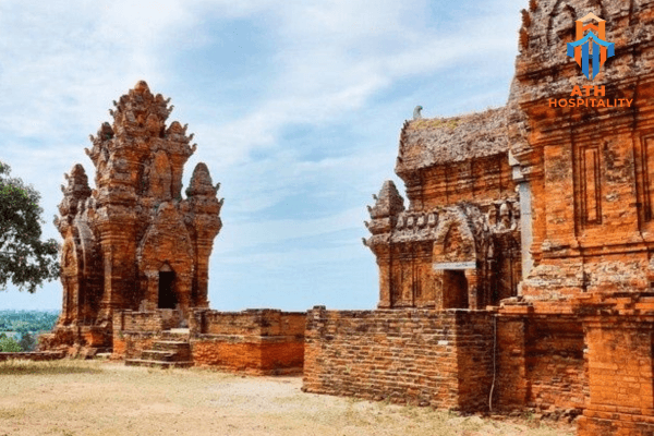 Review chi tiết lịch trình du lịch Vịnh Vĩnh Hy 3N2D tự túc 2026 6 thap-po-klong-garai